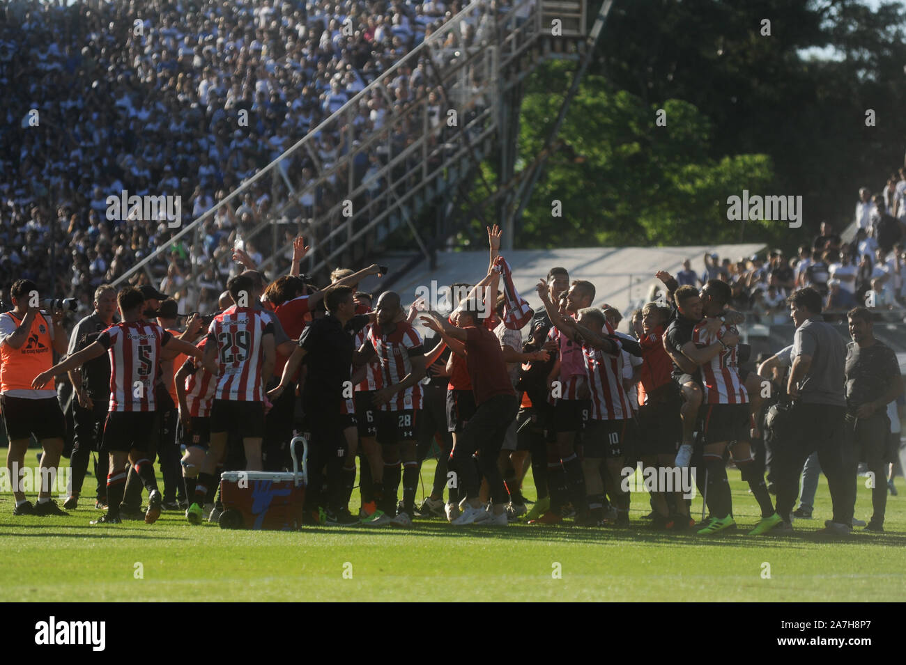 Buenos Aires, Argentina. 02Nov, 2019. Diego Maradona durante il classico tra La Plata Gimnasia e recinzioni e Estudiantes De La Plata sabato 2 novembre 2019 a Buenos Aires, Argentina. Credito: Gabriel Sotelo/FotoArena/Alamy Live News Foto Stock