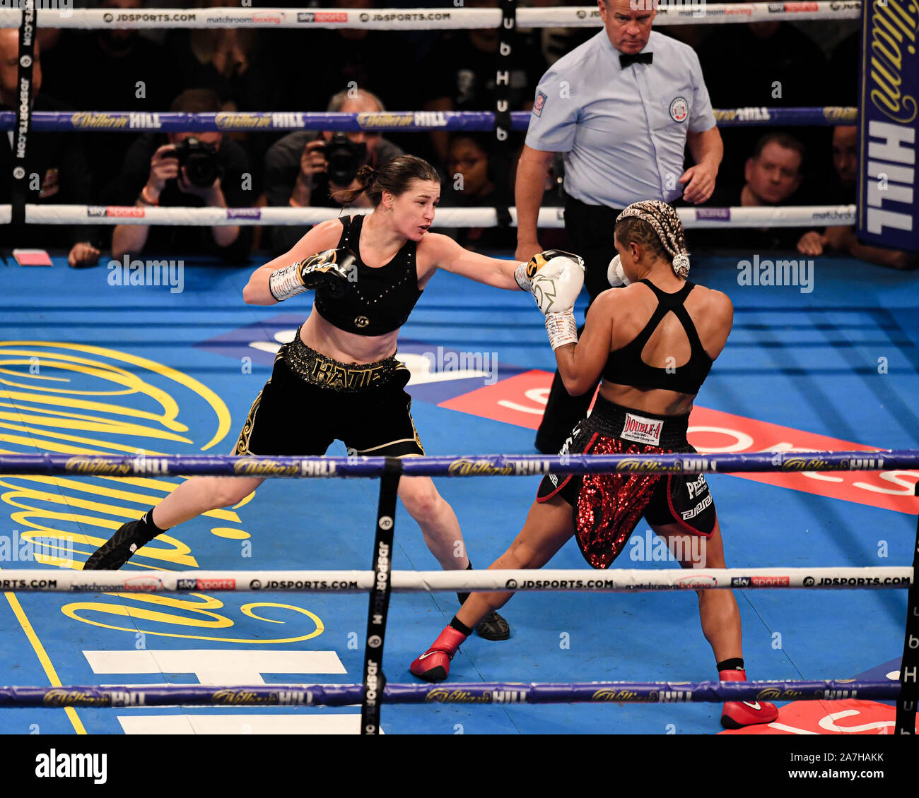 Manchester, Regno Unito. 02Th Nov, 2019. Katie Taylor vs Christina Linardatou - WBO Super-Lightweight Mondiale Campionato a Manchester Arena di Sabato, 02 novembre 2019 a Manchester Regno Unito. Credito: Taka G Wu/Alamy Live News Foto Stock