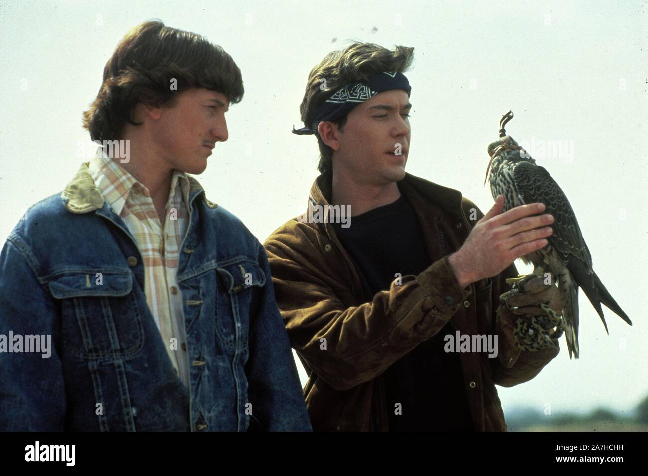 SEAN PENN e Timothy Hutton in Falcon e il pupazzo di neve (1985), diretto da John SCHLESINGER. Credito: ORION foto / Album Foto Stock
