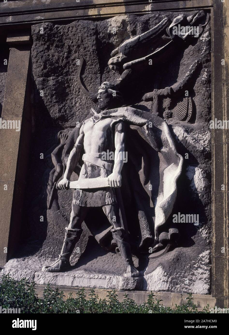 DON PELAYO REY de Asturias - 1942. Autore: ZARAGOZA GERARDO. Posizione: JARDINES DE LOS REYES CAUDILLOS. Oviedo. ASTURIAS. Spagna. Foto Stock