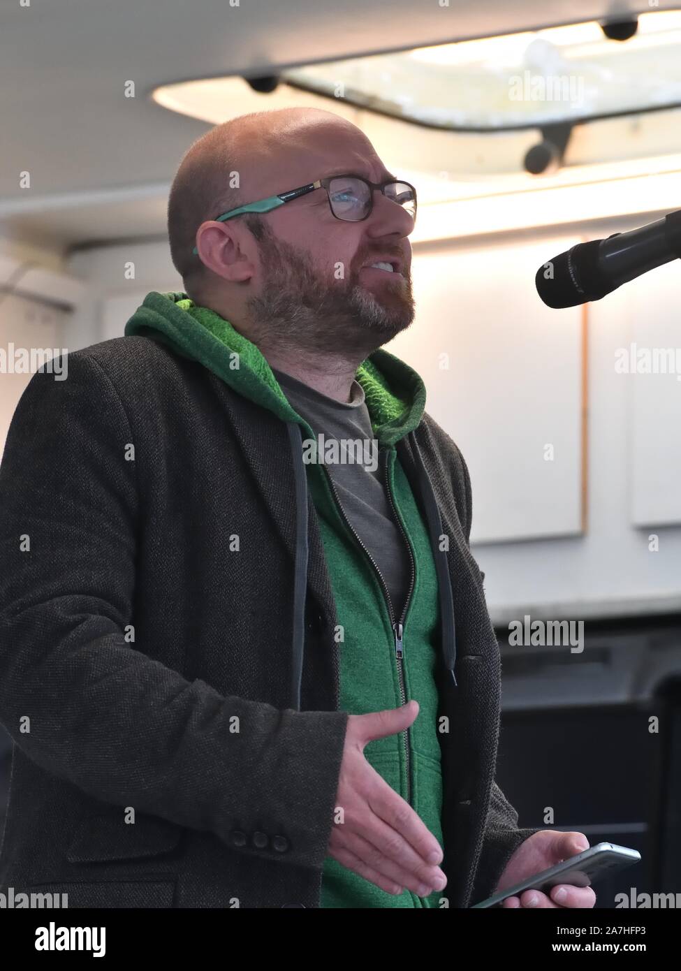 2nd, novembre 2019. George Square, Glasgow, Scotland, Regno Unito. Patrick Harvie MSP ha pronunciato un discorso a nome del partito dei Verdi a livello nazionale di indipendenza pro rally che ha attirato una folla di oltre 20.000 in Glasgow Foto Stock