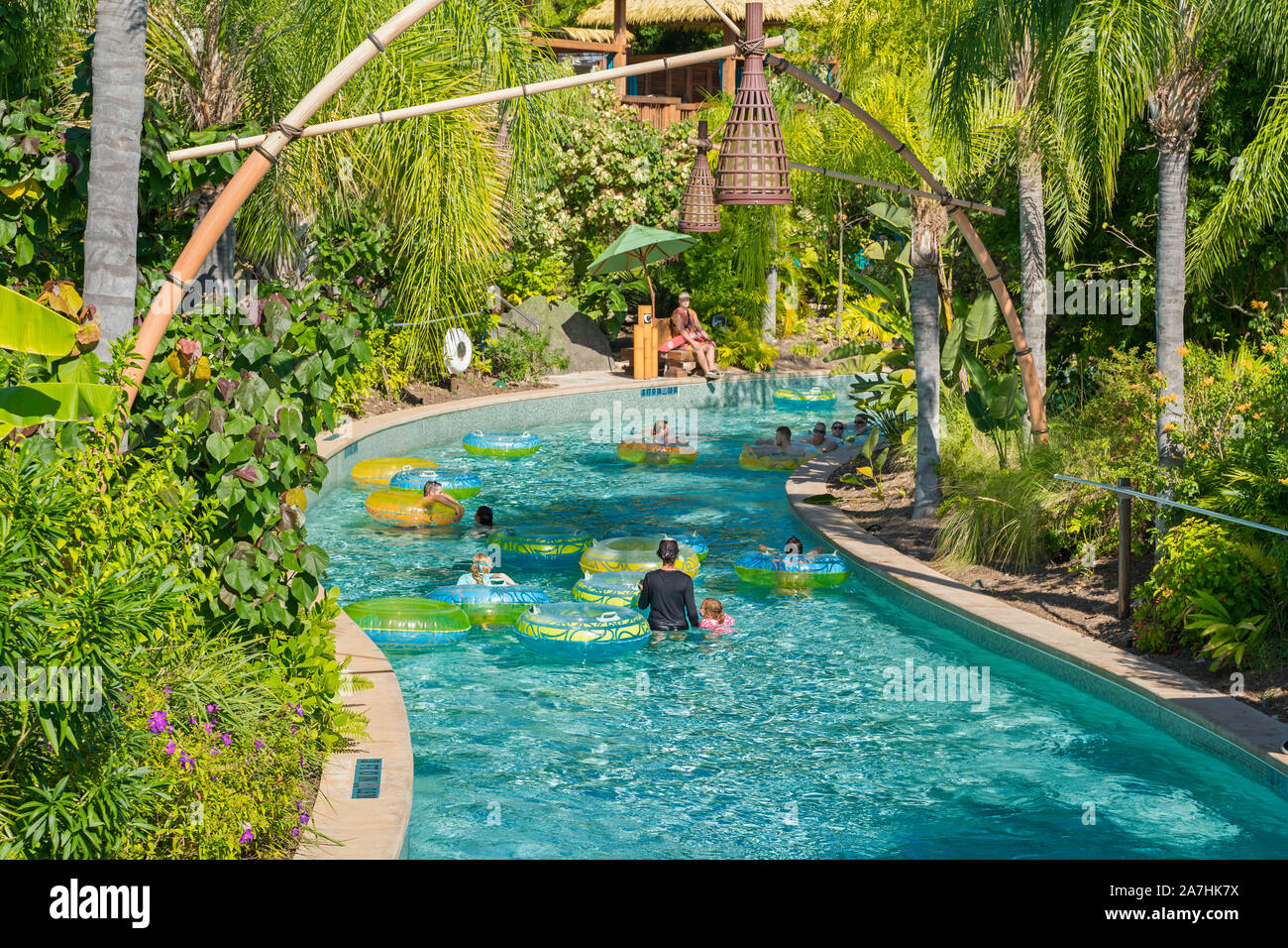 Vulcano Kopiko Bay Wai serpeggiante fiume, Ride, persone al Parco Acquatico, Universal Orlando Resort, Florida, Stati Uniti d'America Foto Stock