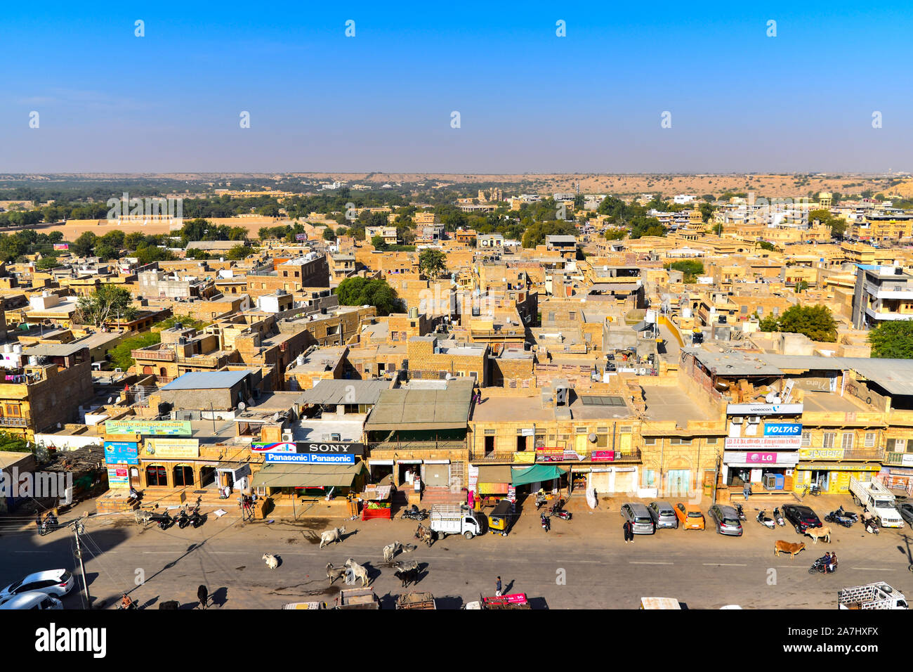 Indian Street scene, Skyline, Jaisalmer, Rajasthan, India Foto Stock