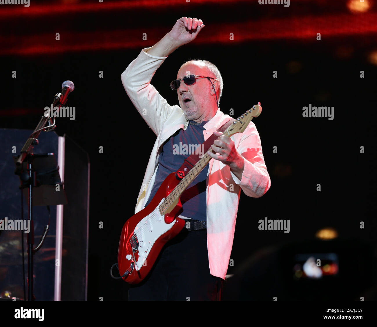 È sotto embargo per 0001 Lunedì 4 novembre File photro datata 28/6/2015 di Pete Townshend che ha ammesso di essere stato 'snobby' circa il rock and roll e visto il wild buffonate di alcuni suoi musical contemporanei come uno spreco di tempo. Foto Stock
