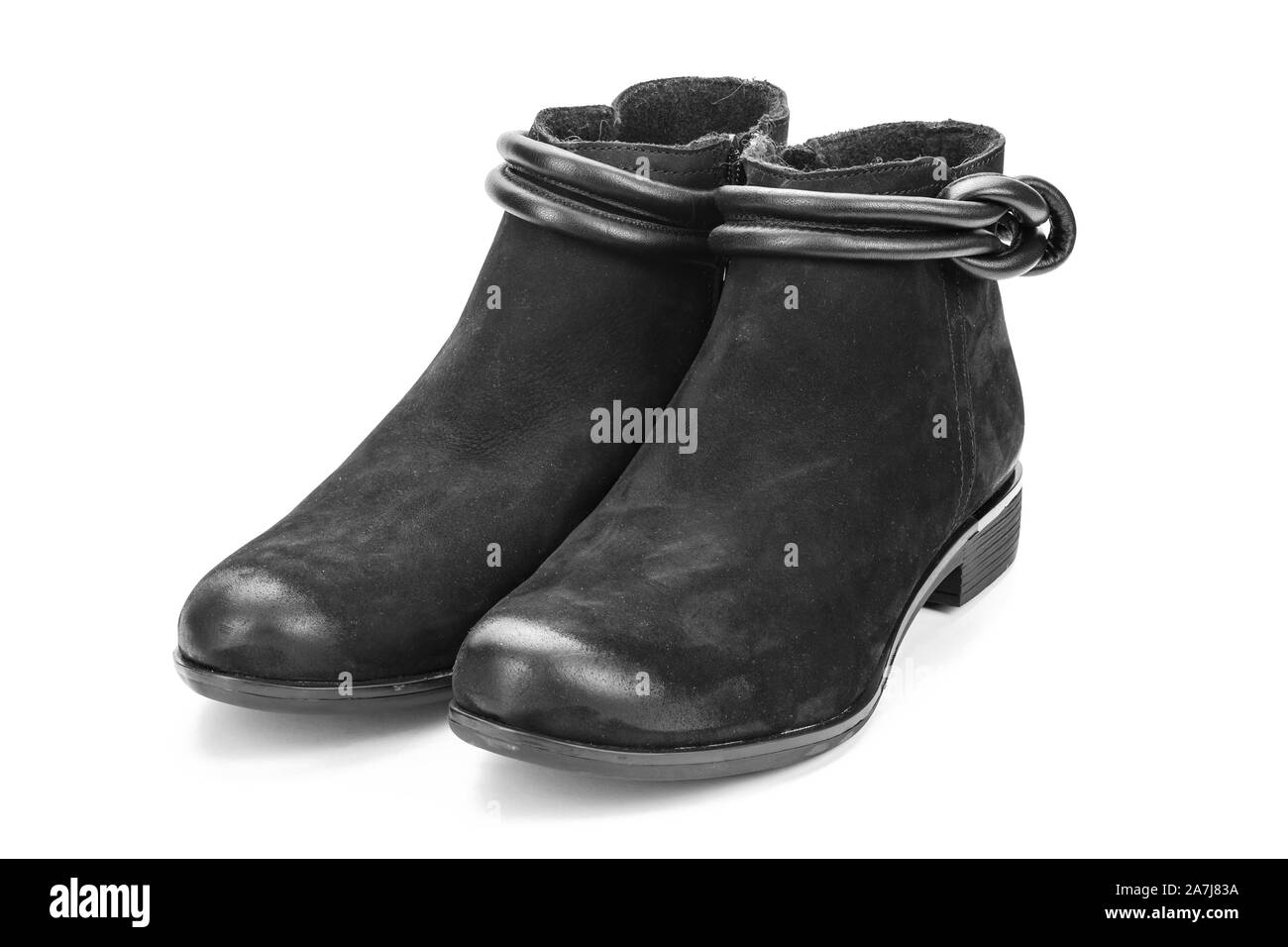 Due suede chelsea stivali su uno sfondo bianco, isolato Foto Stock