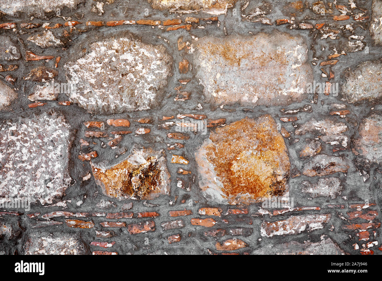 Muro di pietra di una storica casa del Mar Egeo. Close up dettaglio, sfondo, utilizzare come sfondo. Foto Stock