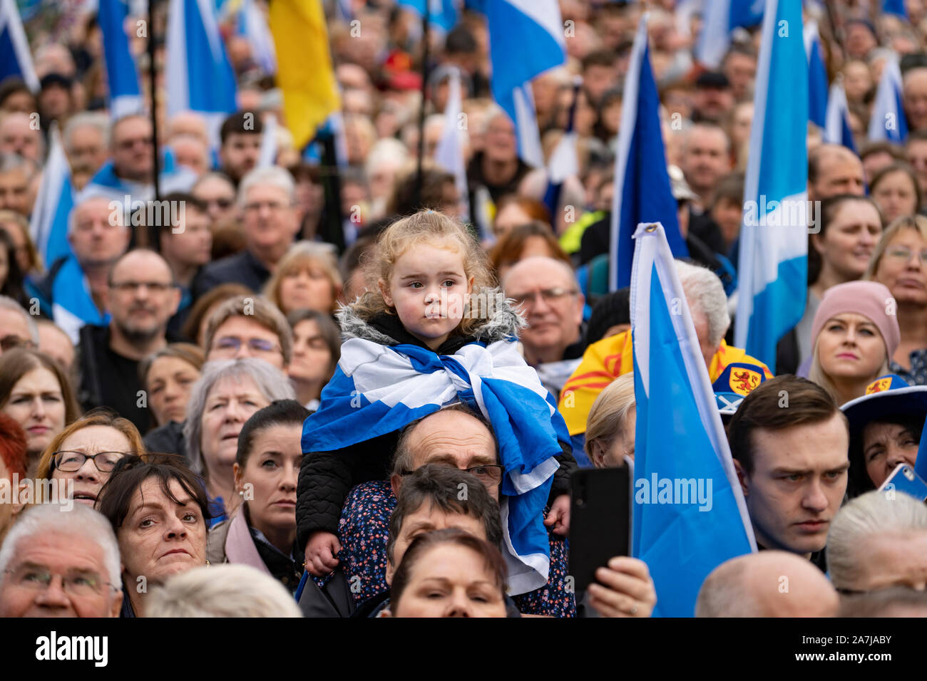 La Scozia, Regno Unito. Il 2 novembre 2019. I sostenitori del nazionalismo scozzese frequentare un rally a George Square Glasgow. La manifestazione è stata organizzata dal quotidiano nazionale, la Scottish pro-nazionalismo giornale. Primo Ministro Nicola Storione indirizzata al rally. Iain Masterton/Alamy Live News. Foto Stock