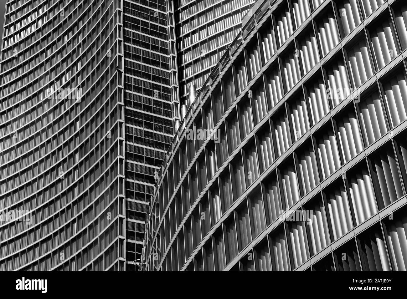 Milano, lombardia, italia: il moderno grattacielo noto come Palazzo Lombardia. In bianco e nero Foto Stock