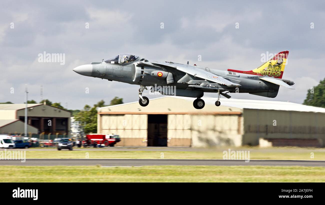 Marina spagnola AV-8B Harrier Jump Jet in atterraggio a The Royal International Air Tattoo 2019 Foto Stock