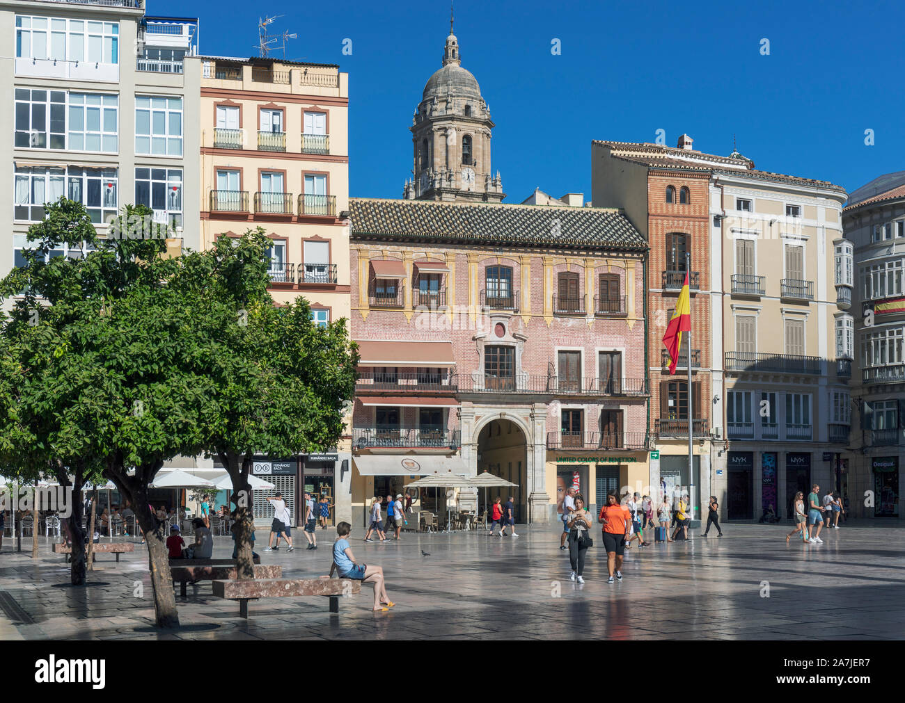 Malaga, Costa del Sol, provincia di Malaga, Andalusia, Spagna meridionale. Plaza de la Constitucion. Piazza della Costituzione. Foto Stock