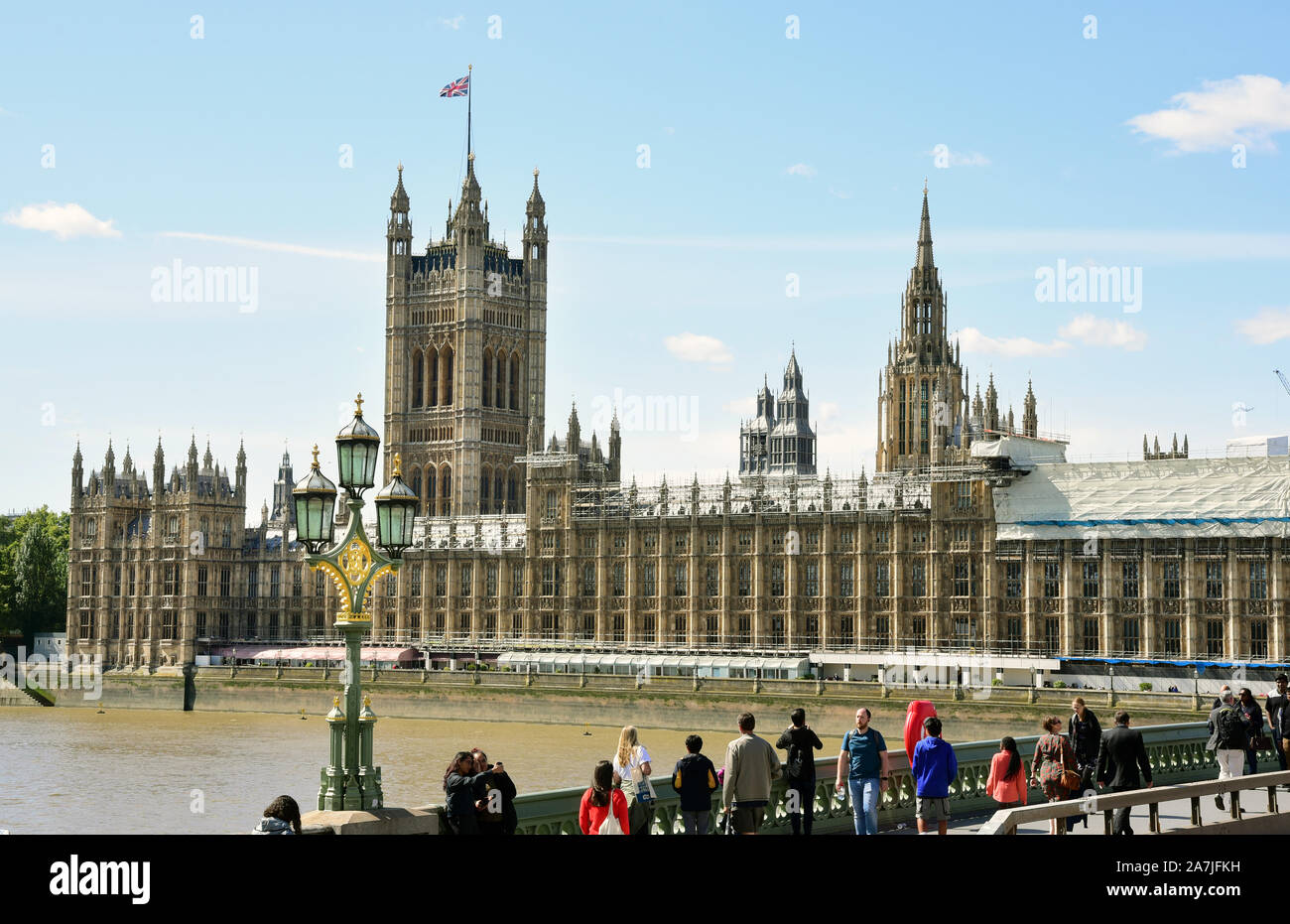 Il 05 settembre 2019, la Gran Bretagna, Londra: Vista del Palazzo di Westminster, il palazzo del parlamento con la torre di Victoria (in background). Il Palazzo di Westminster è stata ricostruita dopo un incendio nel 1834 negli anni 1840-1888 in stile neo-gotico nel vecchio posto. Foto: Waltraud Grubitzsch/dpa Foto Stock