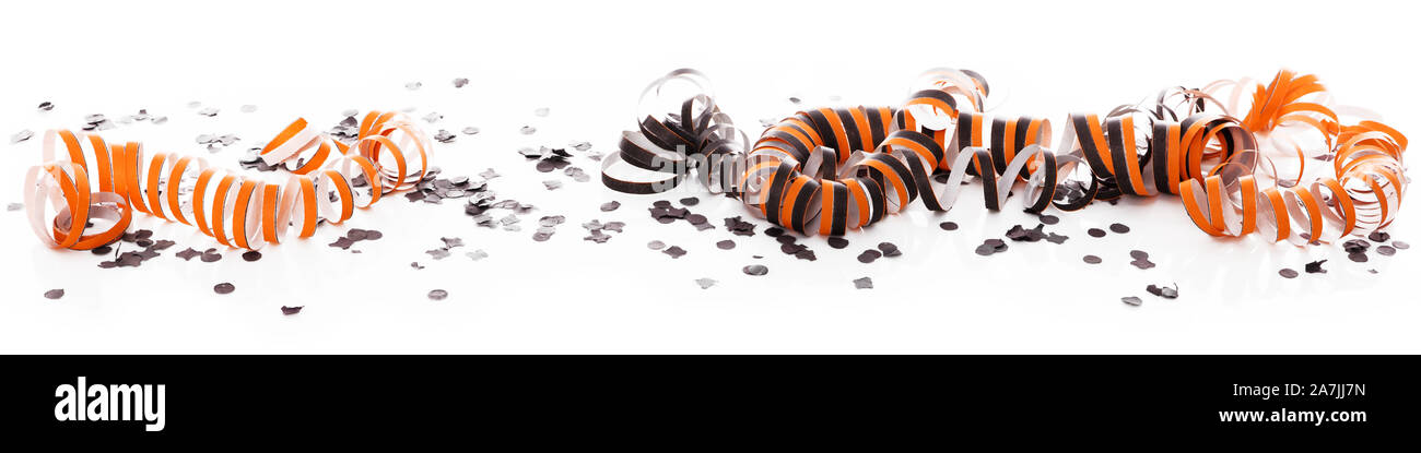 Festa di halloween decorazione in arancione e nero, sfondo bianco Foto Stock