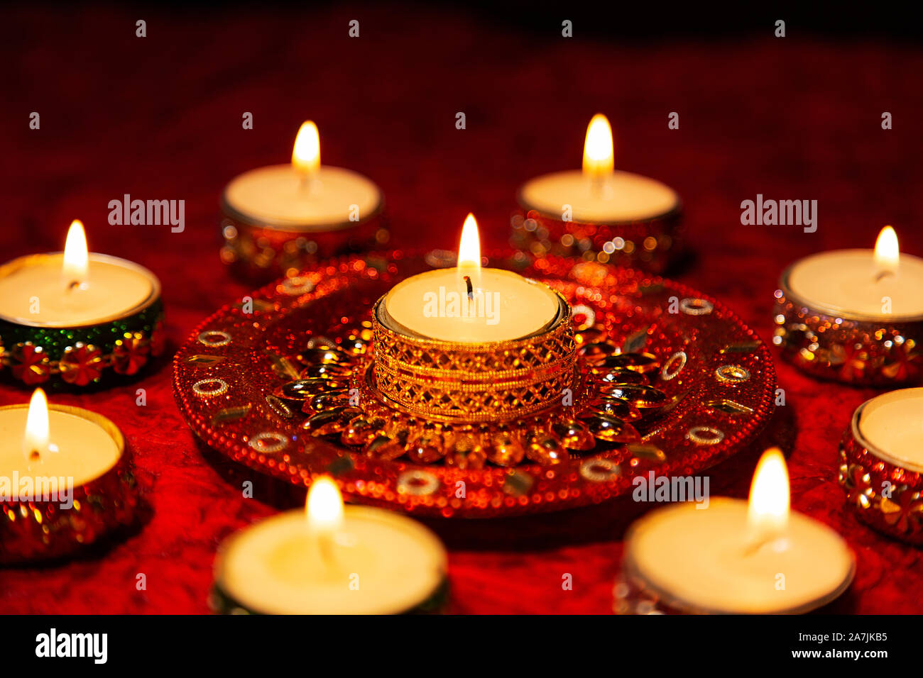 Close-up festival indiano Diwal candele accese le lampade illuminazione del Diwali Festival celebrazione Foto Stock