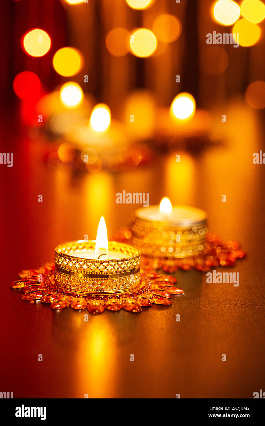 Close-up candele accese indù Diwali Festival delle luci in India nessuno Foto Stock