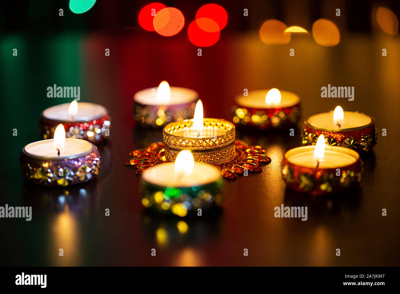Close-up Burning Diya illuminazione Oil-Lamp durante il Diwali Festival celebrazione nessuno Shot Foto Stock