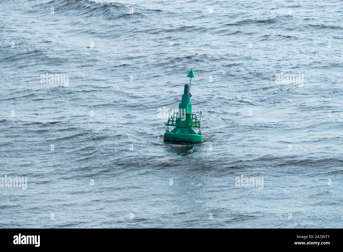 Boje, grüne Markierung für Schiffe in der Nordsee Foto Stock
