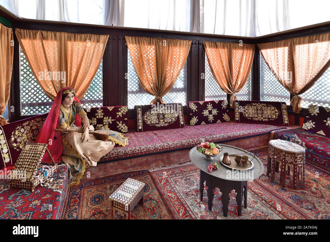 Bakhchisaray, Crimea - Luglio 2.2019. L'interno dell'harem nel palazzo Khan Foto Stock