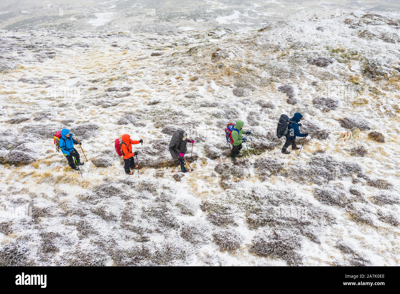Gruppo di escursionisti in un paesaggio di Moro in inverno. Foto Stock