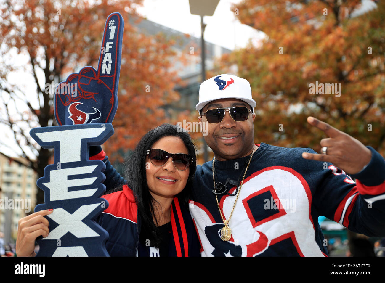 Houston Texans fans prima della NFL serie internazionale corrisponde allo stadio di Wembley, Londra. Foto Stock