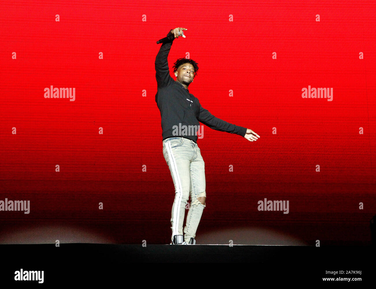 Il rapper 21 Savage esegue sul palco durante il giorno N Vegas Music Festival presso il Las Vegas Festival Grounds in Las Vegas, Nevada, sabato 2 novembre, 2019. Foto di James Atoa/UPI Foto Stock