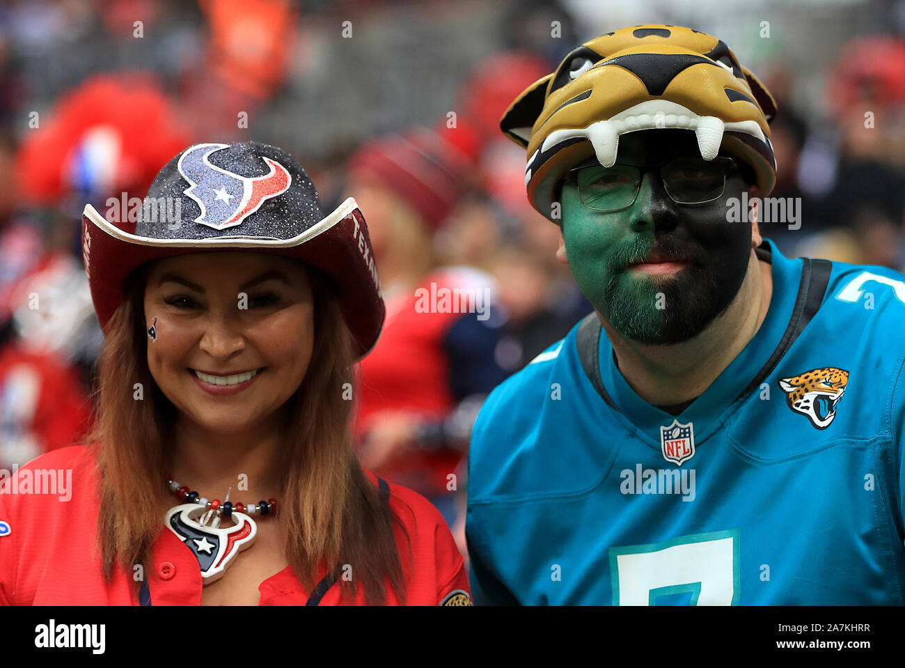 Houston Texans e Jacksonville Jaguars fans prima della NFL serie internazionale corrisponde allo stadio di Wembley, Londra. Foto Stock