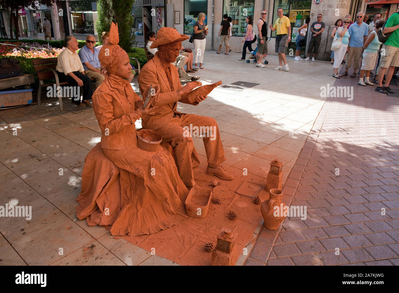 Street performer at Placa Major, statue umane, Palma, Palma de Mallorca, isole Baleari, Spagna Foto Stock