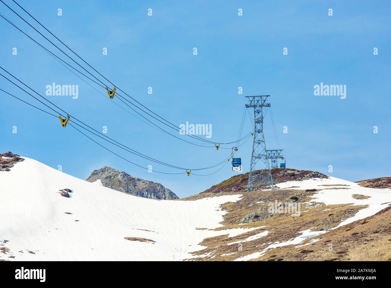 La Mongie, Francia - 23 Marzo 2019:Il cavo auto da La Mongie con turisti all'interno fino al Pic du Midi ad una altitudine di 2900 metri Foto Stock
