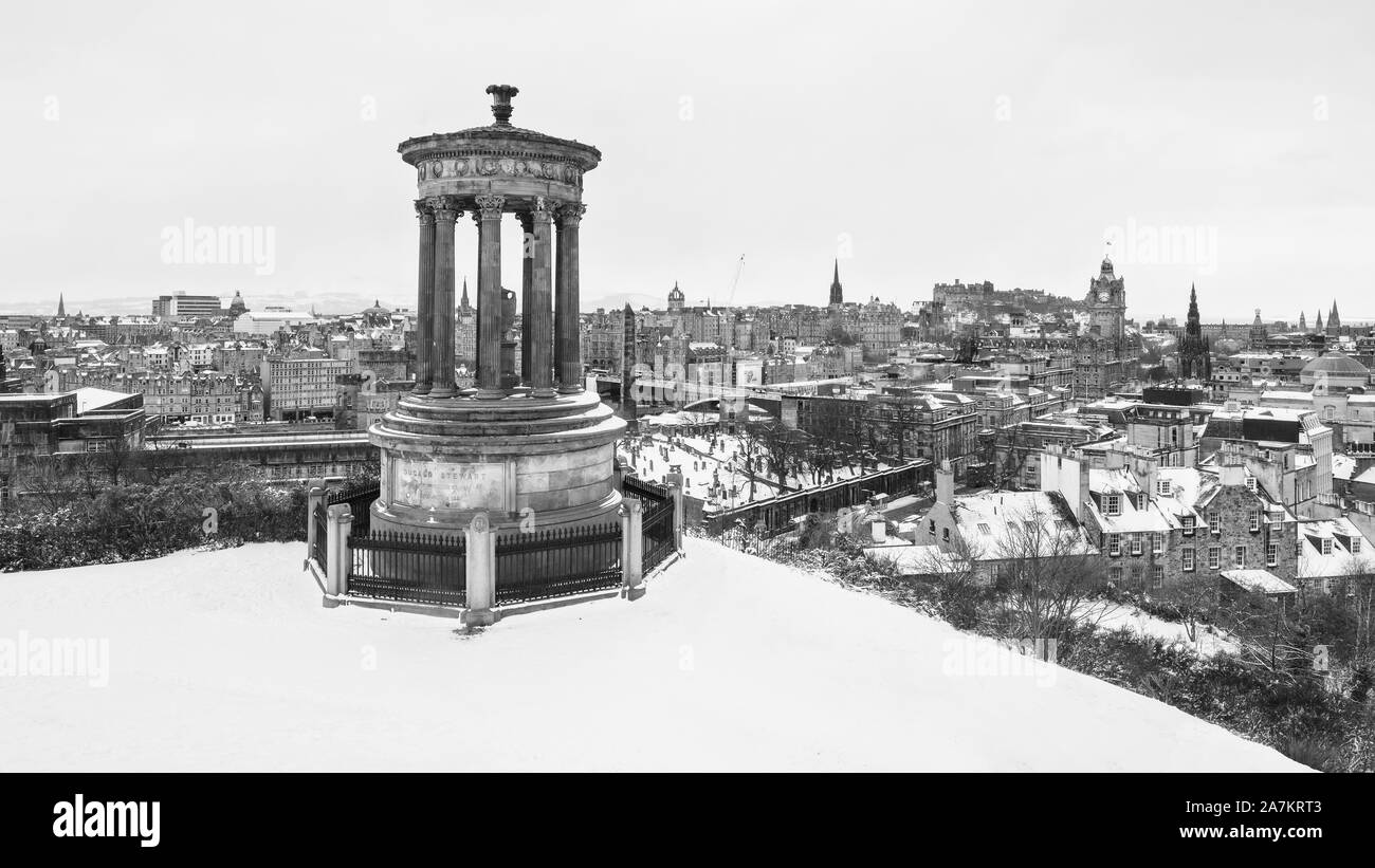 Un inverno scena urbana a Edimburgo, capitale della Scozia Foto Stock Un inverno scena urbana a Edimburgo, capitale della Scozia Foto Stock