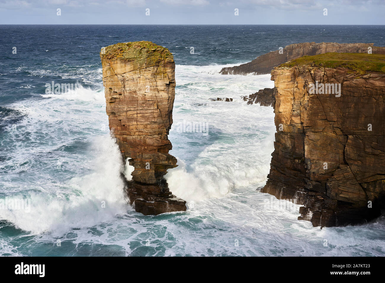 Yesnaby Castello a mare della pila, Yesnaby, Continentale, Orkney, Scozia Foto Stock