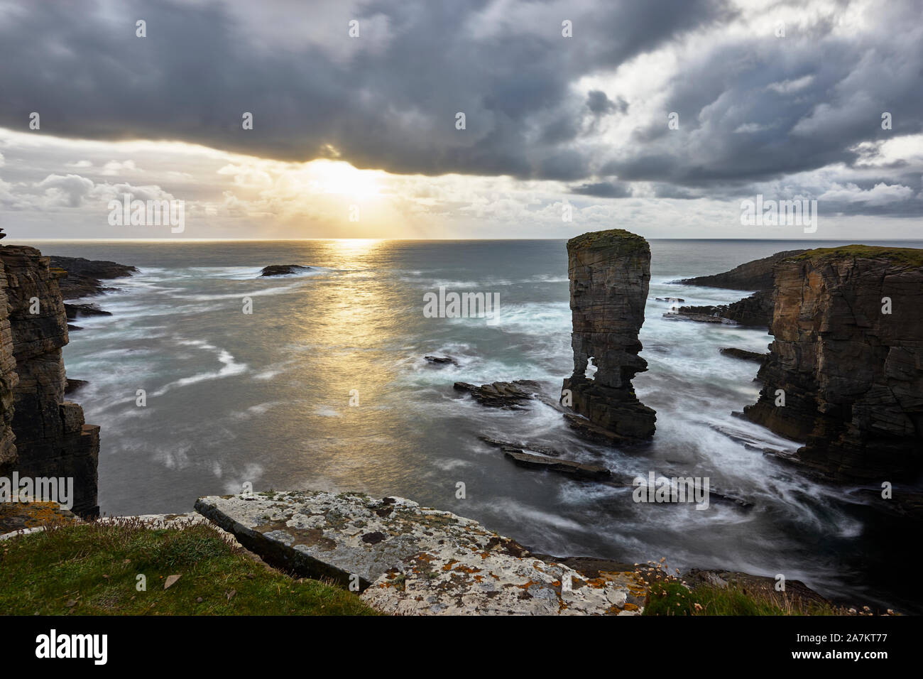 Yesnaby Castello a mare della pila, Yesnaby, Continentale, Orkney, Scozia Foto Stock