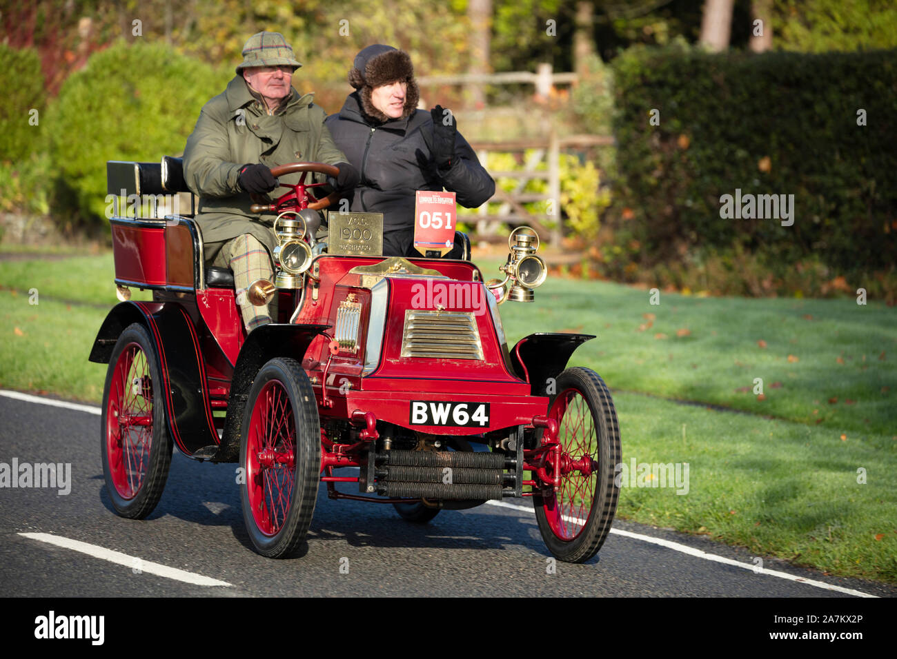 Un 1900 Darracq prende parte alla Bonhams Londra a Brighton Veteran Car Run 2019 Foto Stock