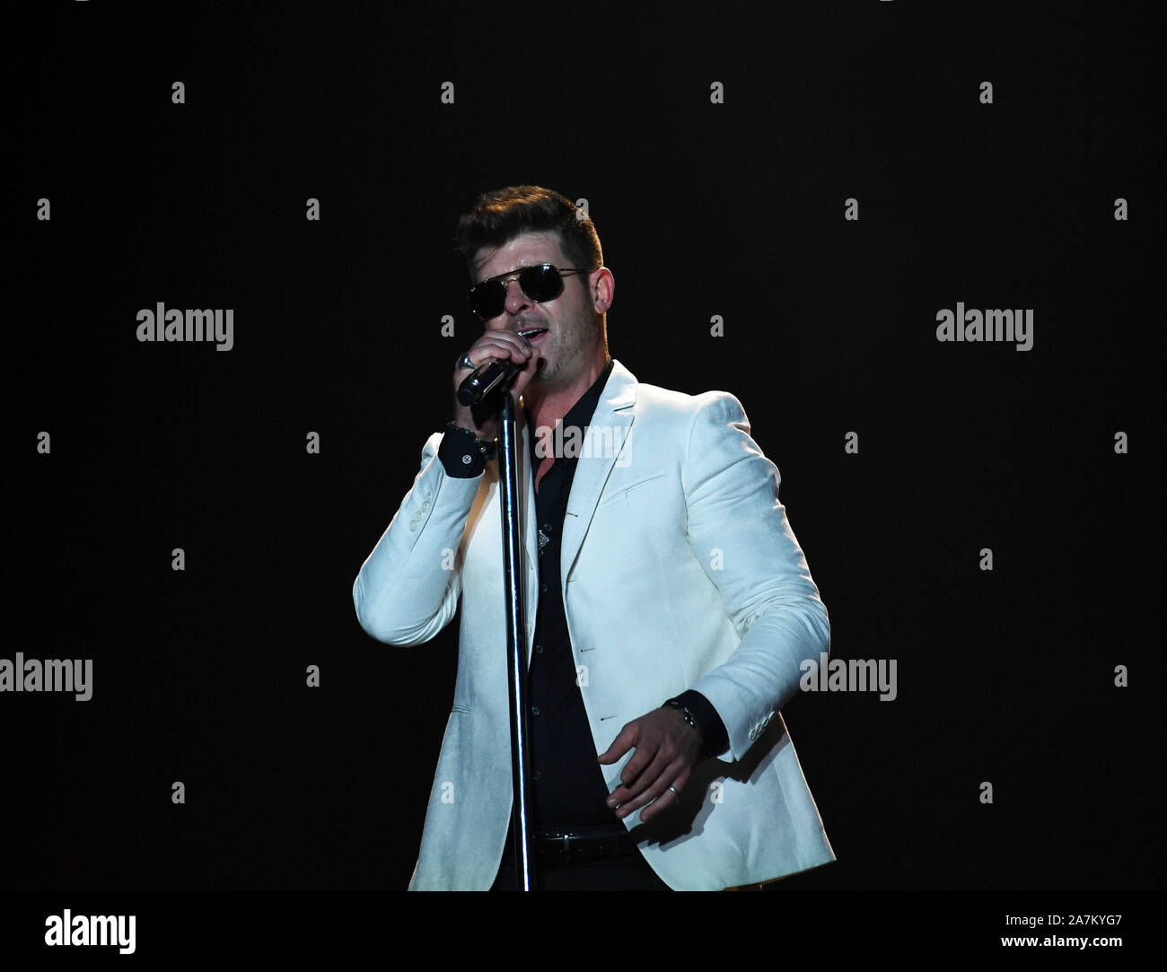 Il 2 novembre 2019, Norfolk, Virginia, Stati Uniti d'America: ''l'Sketchbook Tour" porta ROBIN THICKE all'Arena Chartway presso Old Dominion University in Norfolk, Virginia il 2 novembre 2019.Â© Jeff Moore (credito Immagine: © Jeff Moore/ZUMA filo) Foto Stock