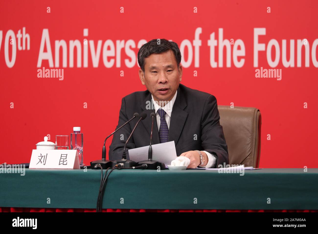 Liu Kun, il paese¯s il ministro delle finanze, detto durante le stesse informazioni che le autorità allo scopo di allocare procede dal governo locale vincoli di progetto Foto Stock