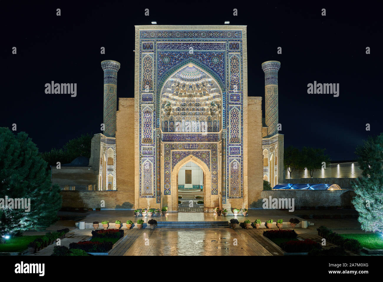 Night Shot di illuminata Amir-Timur-mausoleo Gur-Emir o mausoleo di Tamerlano, Samarcanda, Uzbekistan in Asia centrale Foto Stock