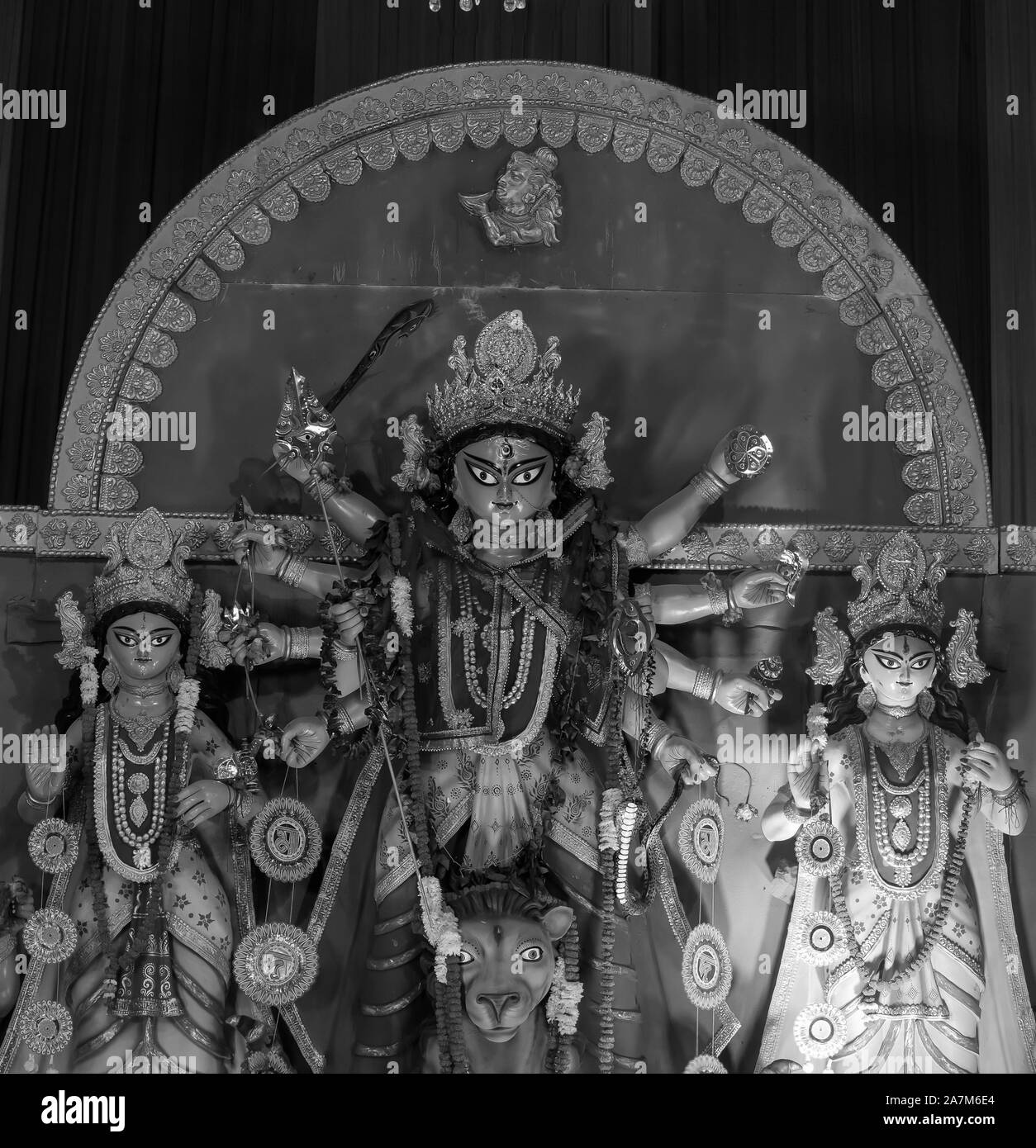 Saint Giri Suor Sec School , Sarita Vihar , New Delhi , India ,DT-08 Ott 2019.una vista di Durga Idiol In Puja Pandal Foto Stock