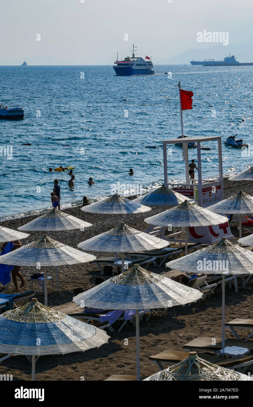 Imbarcazione turistica a Antalya, Konyaalti, turco destinazione di vacanza, Turchia Costa turchese, Mare Mediterraneo, Foto Stock