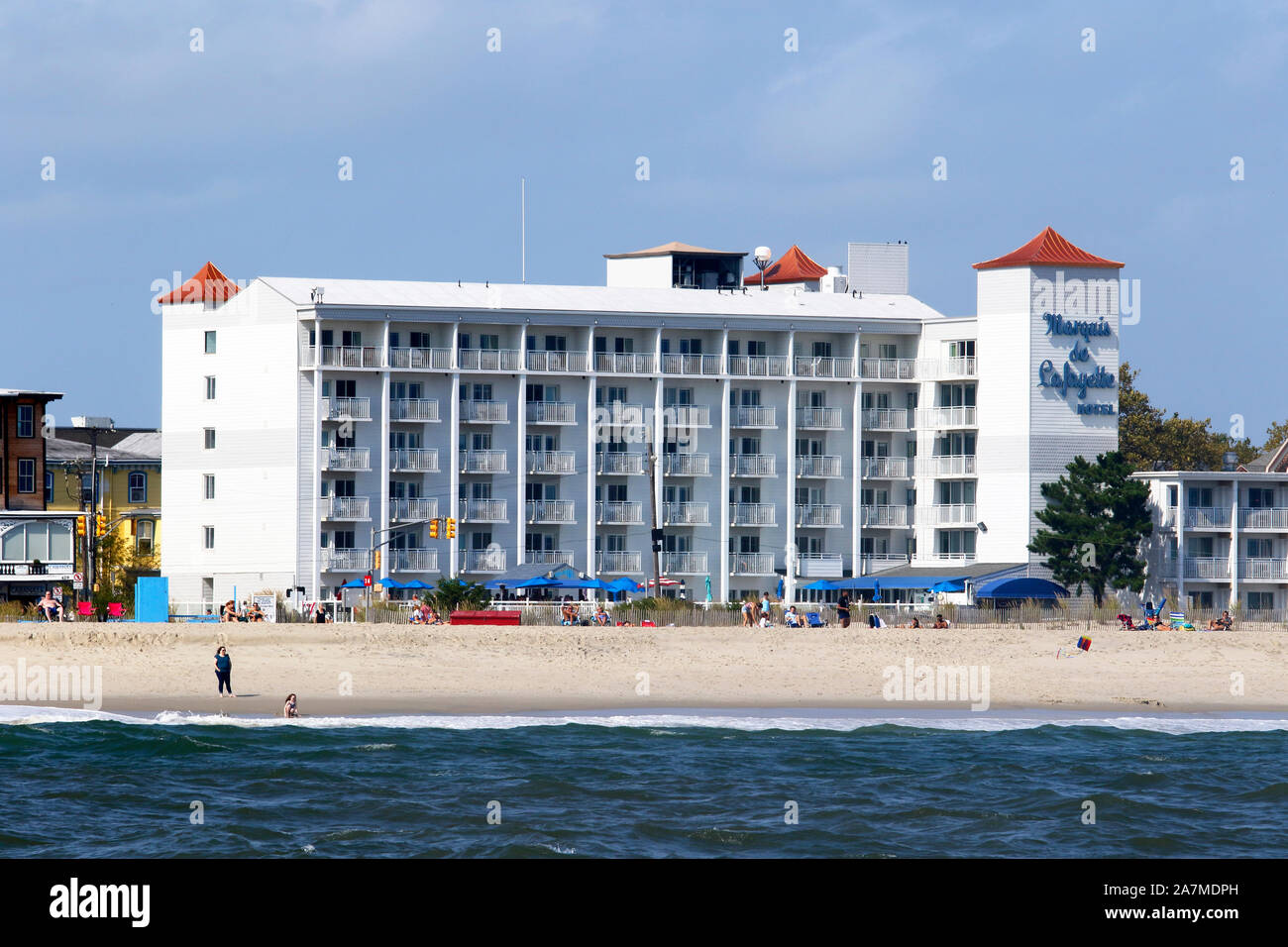Il Marchese de Lafayette Hotel come visualizzato dall'Oceano Atlantico, Cape May, New Jersey, STATI UNITI D'AMERICA Foto Stock