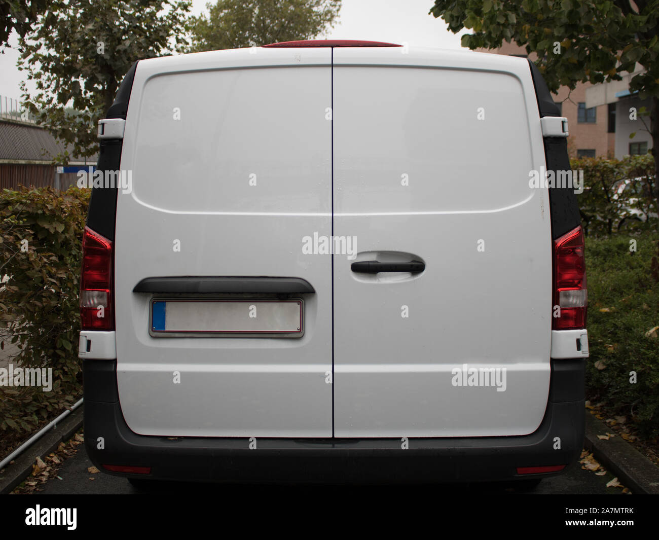 Licenza Vuoto piastra sul retro di un furgone bianco Foto Stock