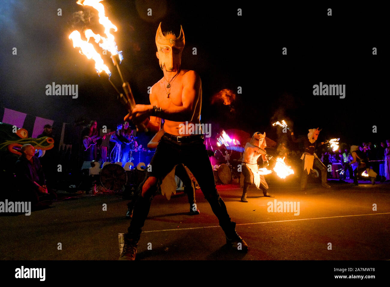 Fire ballerini, sfilata di anime perdute, Vancouver, British Columbia, Canada Foto Stock