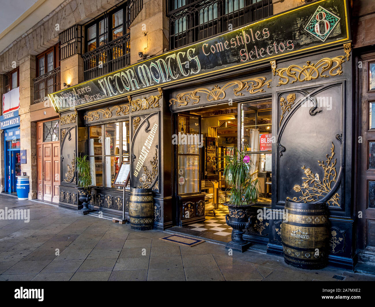 Vista del centro storico ristorante V'ctor Montes, la Plaza Nueva Bilbao, Spagna Ottobre, 26, 2019 Foto Stock