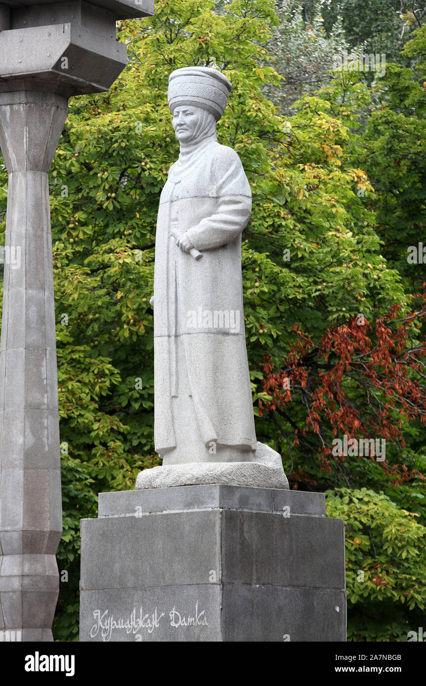 Statua di Kurmanjan Datka a Bishkek Foto Stock