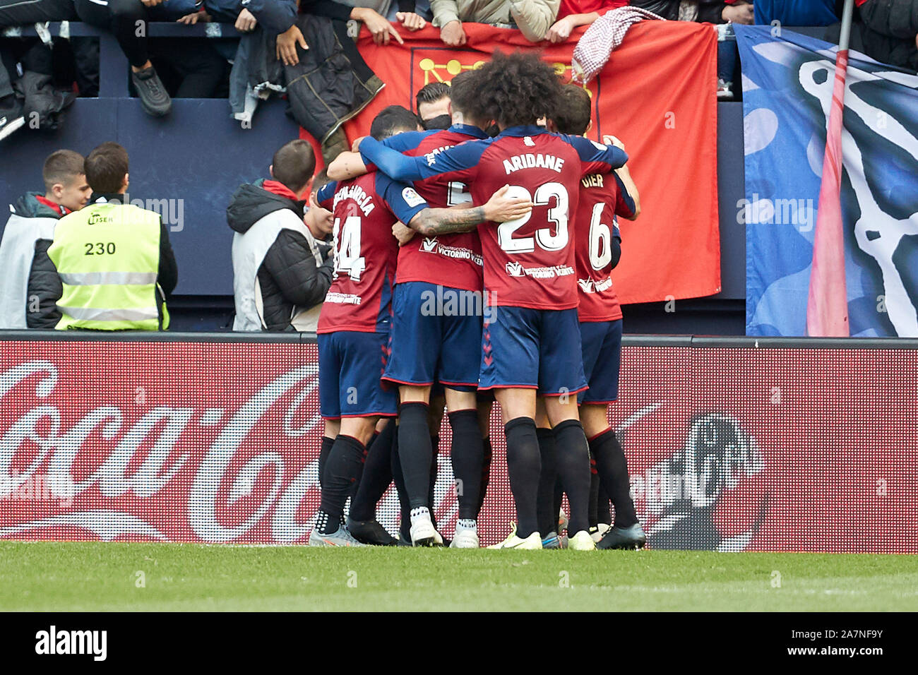 CA Osasuna giocatori festeggiare dopo il calcio spagnolo di La Liga Santander, match tra CA Osasuna e Deportivo AS Roma al Sadar Stadium, in Pamplona.(punteggio finale; CA Osasuna 4:2 Deportivo US Lecce) Foto Stock
