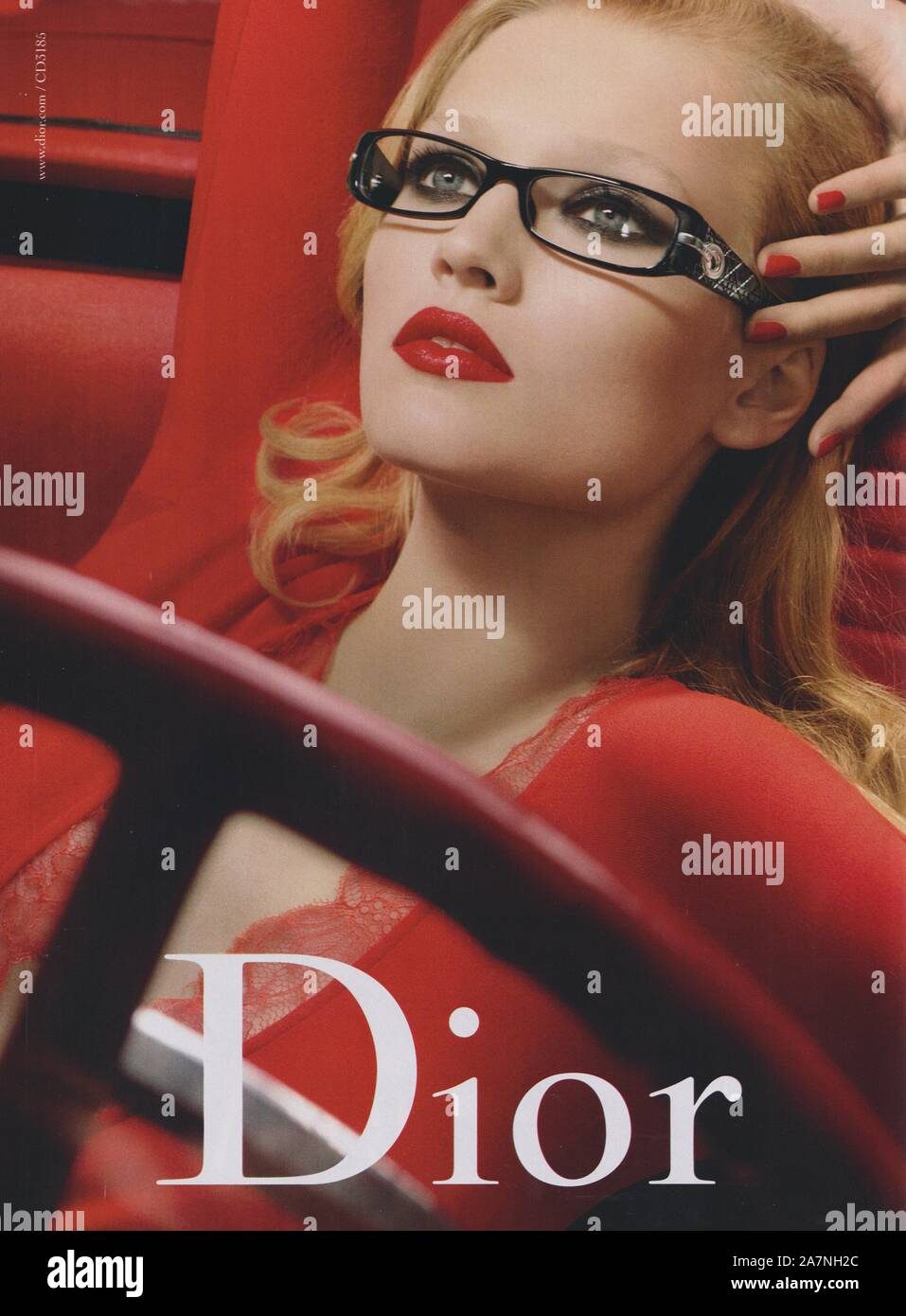 Poster pubblicità Dior casa di moda in rivista cartacea da 2009 anni,  pubblicità, pubblicità creativa Christian Dior da 2000 Foto stock - Alamy