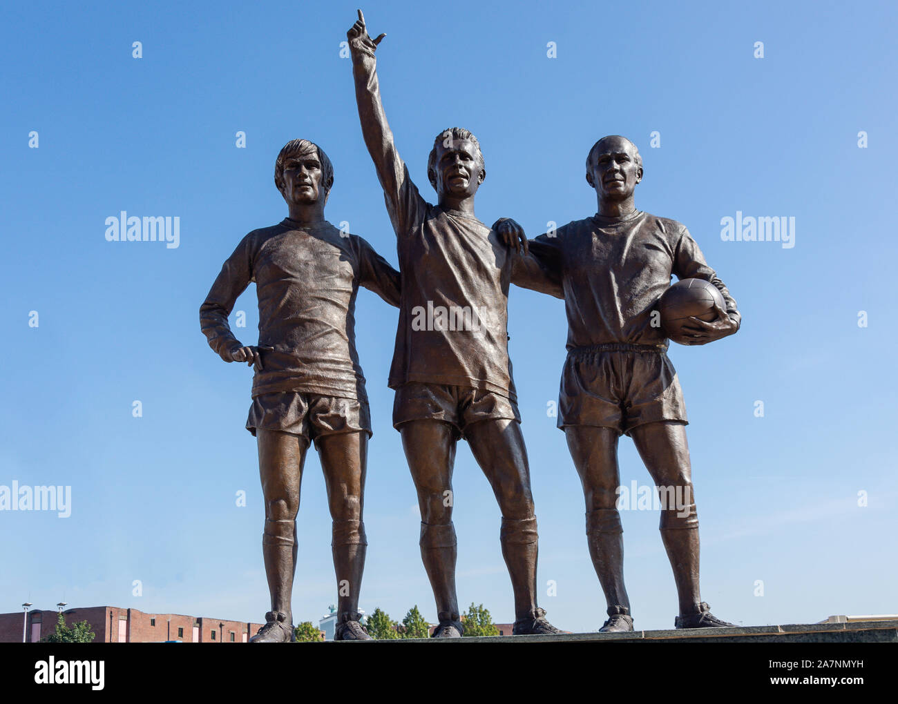 Il Regno Trinità statua in ingresso al Manchester United Old Trafford Football Ground, Trafford, Greater Manchester, Inghilterra, Regno Unito Foto Stock