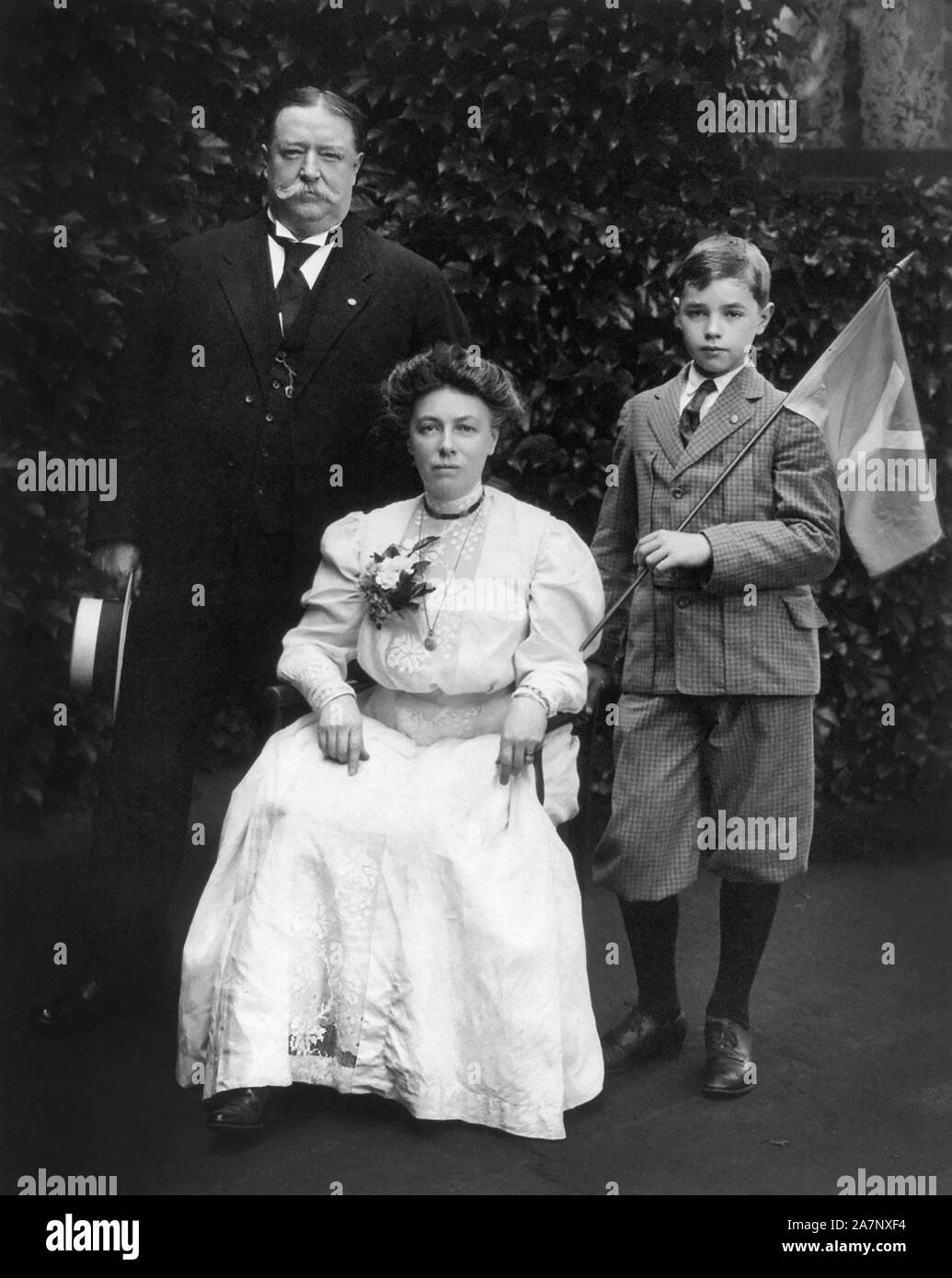 William Howard Taft con la moglie Helen e il figlio di Charles, piena lunghezza Ritratto, 1908 Foto Stock