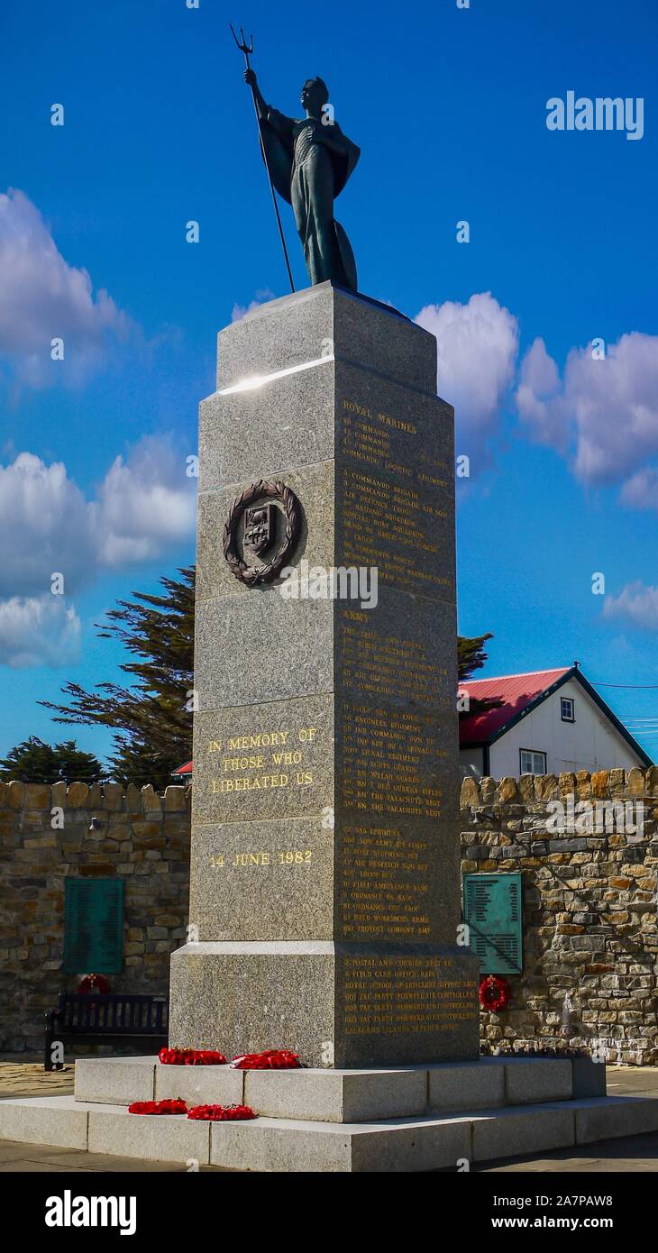 Il 1982 memoriale della liberazione a Stanley, Isole Falkland, che commemora la fine della guerra delle Falkland. Si dice "in memoria di coloro che hanno liberato noi". Foto Stock
