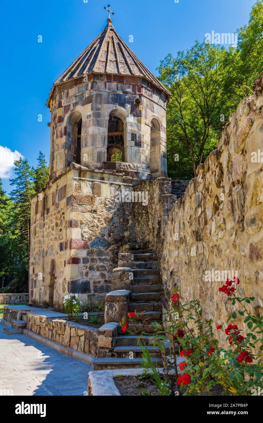 Mtsvane il monastero di verde un punto di riferimento della città termale di Borjomi Samtskhe Javakheti regione della Georgia orientale Foto Stock