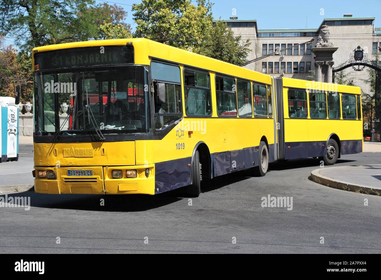 Belgrado, Serbia - Agosto 15, 2012: Ikarbus filobus elettrico a Belgrado in Serbia. Gli autobus sono i mezzi di trasporto pubblici spina dorsale di Belgrado. Il bus 1000 fle Foto Stock