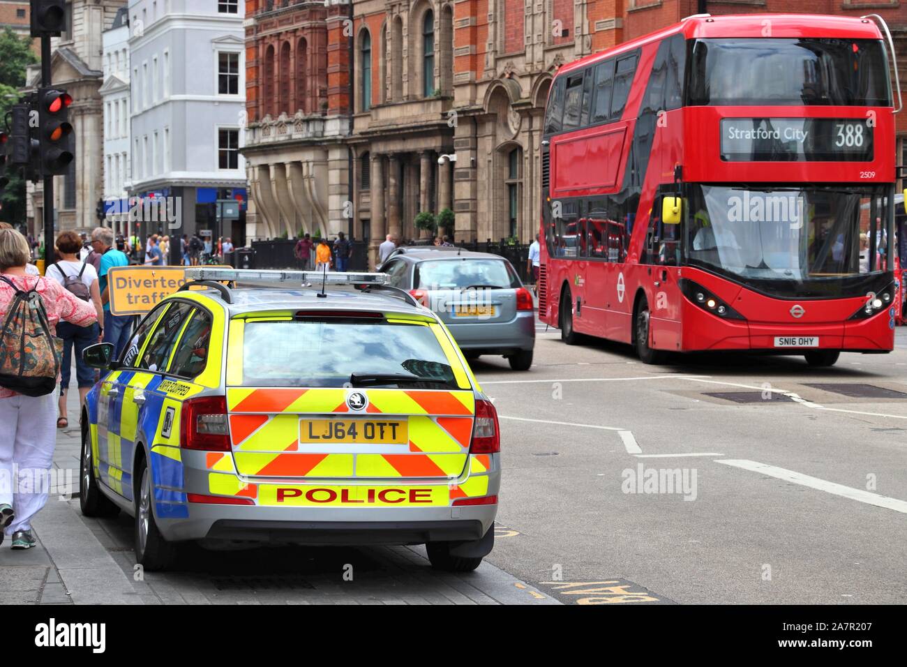LONDON, Regno Unito - 13 luglio 2019: auto della polizia nella città di Londra. La Metropolitan Police Service ha 31.000 funzionari di polizia in una maggiore area di Londra. Foto Stock