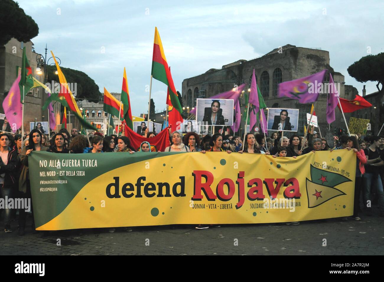 Italia, Roma, 1 novembre 2019 : manifestazione nazionale di solidarietà con il popolo curdo, per protestare contro la Turchia un attacco militare nel nord-est Foto Stock